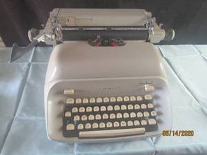 lot 241 image: VINTAGE ROYAL TYPEWRITER