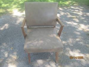 lot 245 image: MID CENTURY MODERN OFFICE CHAIR