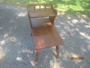 lot 248 image: MAPLE SIDE TABLE 1950s