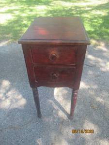 lot 251 image: VINTAGE 2 DRAWER SIDE TABLE DOVE TAILED DRAWERS