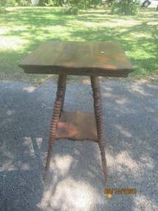 lot 253 image: TURN OF THE CENTURY FERN TABLE