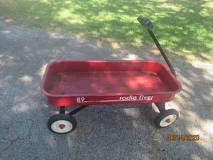 lot 255 image: VINTAGE RADIO FLYER WAGON
