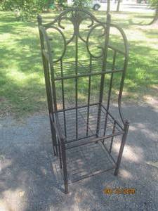 lot 257 image: BAKERS RACK
