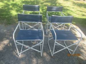 lot 258 image: 4 FOLDING CHAIRS