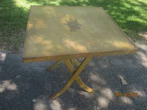 lot 260 image: VINTAGE WOOD CROSS LEG FOLDING TABLE