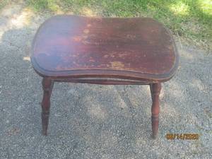 lot 264 image: VINTAGE SIDE TABLE&nbsp