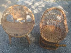 lot 265 image: DUO MID CENTURY WICKER CHAIR PLANTERS&nbsp