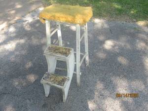 lot 267 image: VINTAGE STEP STOOLSEAT