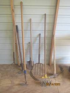 lot 274 image: 8 YARD TOOLS