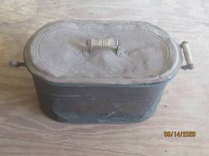 lot 277 image: VINTAGE&nbsp OVAL TIN BOILER WASH TUB WITH COVER LID