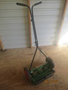 lot 282 image: 16 SCOTTS ELITE OUTDOOR POWER TOOL PUSH REEL LAWN MOWER, GREEN
