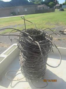 lot 287 image: ROLL OF BARBED WIRE FENCING&nbsp