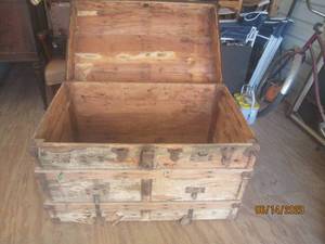 lot 297 image: VINTAGE SLAT WOOD FLAT TOP TRUNK