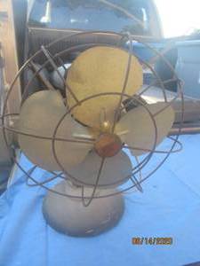 lot 300 image: VINTAGE GENERAL ELECTRIC ELECTRIC FAN