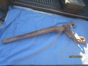lot 302 image: VINTAGE CHAIN HOIST