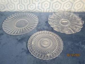 lot 460 image: TOTAL OF 3 GLASS CAKE PLATES&nbsp
