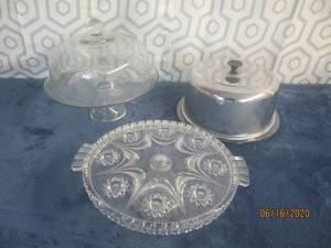 lot 461 image: TOTAL OF 3&nbsp GLASS CAKE PLATES