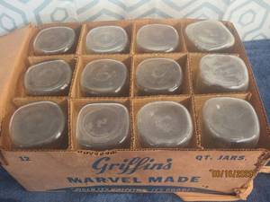 lot 475 image: 12 BALL MASON JARS 1QT