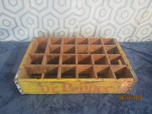 lot 478 image: VINTAGE DR. PEPPER WOODEN SODA CRATE IN GOOD CONDITION