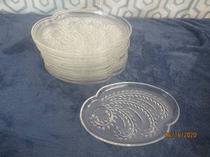 lot 480 image: TOTAL OF 12 VINTAGE FEDERAL GLASS SWIRED WHEAT DESIGN SNACK PLATES&nbsp