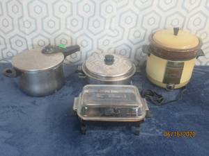 lot 481 image: TOTAL OF 4 SMALL KITCHEN APPLIANCES&nbsp&nbsp- SUNBEAM CROCKER COOKER FRYER&nbsp&nbsp- JIFFY SKILLET&nbsp&nbsp- SALAD MASTER ELECTRIC SKILLET WITH LID&nbsp NO PLUG&nbsp&nbsp- RAPIDA PRESSURE COOKER&nbsp