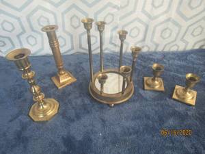 lot 493 image: TOTAL OF 5 BRASS CANDLE HOLDERS