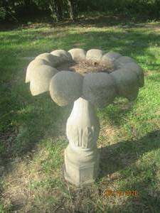 lot 498 image: CONCRETE BIRD BATH 32 TALL