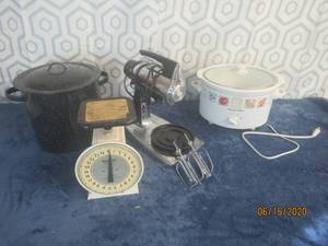 lot 504 image: MISC KITCHEN LOT SEE PICS