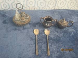 lot 509 image: 6PC VINTAGE 1970s&nbsp CONDIMENT SET CHROME HANDLED CAROUSEL , SILVER CREAMER &amp SUGAR&nbsp AND&nbsp SILVER FORK &amp SPOON SERVING UTENSILS&nbsp
