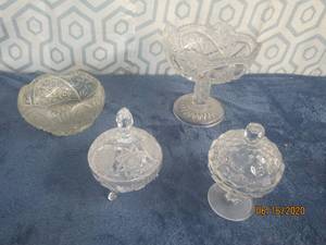 lot 535 image: TOTAL OF 4 VINTAGE GLASS BOWLS&nbsp