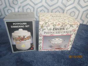 lot 513 image: TOTAL OF 2 PO POURRI COOKERS&nbsp