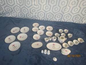 lot 516 image: 30 PC MINI DOLL HOUSE PORCELAIN TEA SET PIECES MADE IN JAPAN&nbspPLATES,SAUCERS,CUPS ,PLATTER ,POURER ,CREAMER ,SUGAR&nbsp