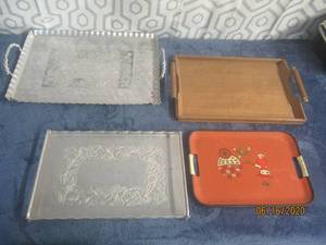 lot 524 image: 4 VINTAGE SERVING TRAYS