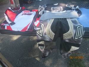 lot 322 image: HONDA SHIFT FOX RACING APPAREL SIZE M