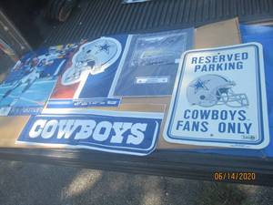 lot 323 image: DALLAS COWBOY MEMORABILIA INCLUDING SIGNED TROY AIKMAN POSTER