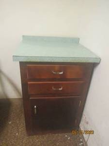 lot 334 image: EXAM ROOM CABINET WITH DRAWERS