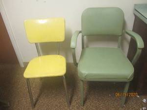 lot 335 image: 2 VINTAGE CHAIRS