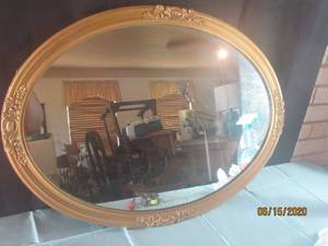 lot 343 image: WOOD FRAMED OVAL MIRROR 28 DIA