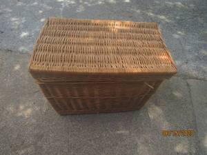 lot 352 image: LARGE WICKER BASKET WITH LID &amp HANDLED26 12 L X 20  H