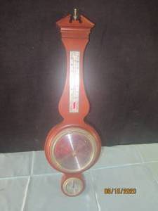 lot 354 image: AIRGUDE INSTRUMENT CO HYGROMETER