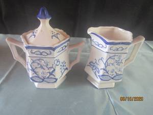 lot 367 image: BLUE &amp WHITE CREAMER &amp SUGAR MADE IN JAPAN