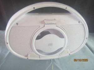 lot 370 image: INSIGNIA NS-B4113 WATER RESISTANT BOOM BOX FOR IPOD&nbsp