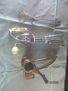 lot 373 image: TOTAL OF 3 COOKING UTENSILS&nbsp- HAND HELD MIXER- POTATOE MASHER&nbsp- CHEESE GRATER
