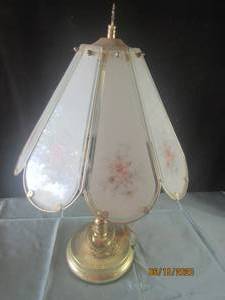 lot 377 image: ANTIQUE FLORAL DECORATED TOUCH LAMP