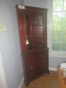 lot 202 image: CORNER CURIO CABINET