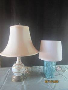 lot 381 image: BLUE OWL TABLE LAMP &amp ANTIQUE PORCELAIN FLORAL TABLE LAMP