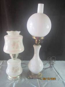 lot 382 image: TOTAL OF 2 ANTIQUE DOUBLE GLOBE TABLE LAMPS