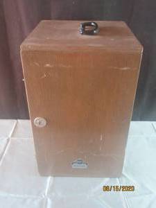 lot 390 image: VINTAGE SWIFTS MICROSCOPE CASE WITH HANDLE 10.5w X 17h