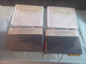 lot 398 image: TOTAL OF 4 TWIN FLAT SHEETS&nbsp&nbsp- ULTRA CALE WHITE&nbsp&nbsp- CELEBRATION BLUE&nbsp