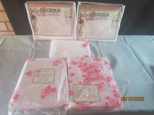 lot 400 image: TOTAL OF 3 PC SEARS BLOSSOM FULL FITTEDSHEET&nbsp ,FULL FLAT SHEET,PILLOW CASE &amp TOTAL OF&nbsp 2 SIERRA COTTON MATELASSE SHAMS&nbsp